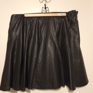 Torrid NWT faux leather skirt size 20